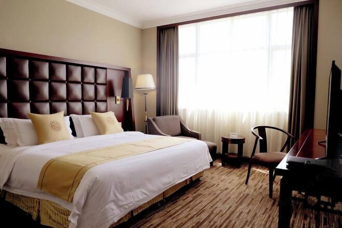 Minibar, in-room safe, desk, blackout curtains