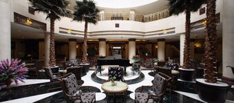 Qian Men Jian Guo Hotel