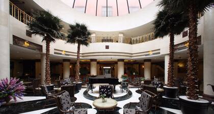 Qian Men Jian Guo Hotel