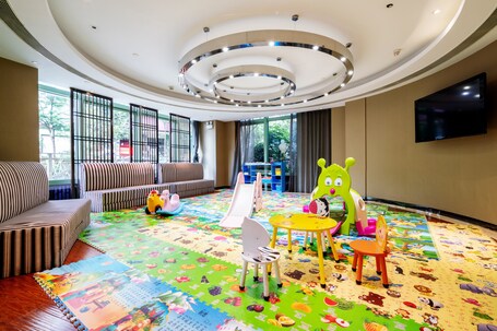 Área de juegos infantiles bajo techo