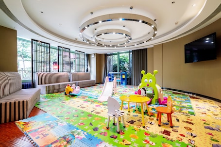 Área de juegos infantiles bajo techo