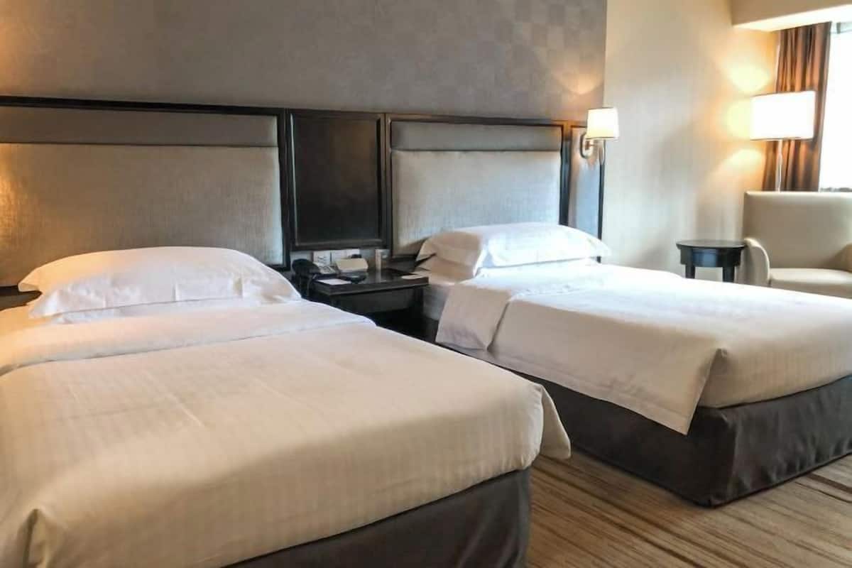 1 Schlafzimmer, hochwertige Bettwaren, Daunenbettdecken, Zimmersafe