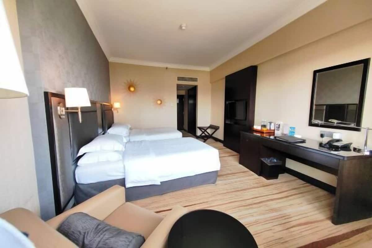 1 Schlafzimmer, hochwertige Bettwaren, Daunenbettdecken, Zimmersafe