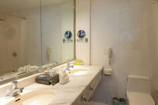 A bathroom with two sinks, a large mirror, and a toilet. - Changxin International Hotel (Lanzhou)