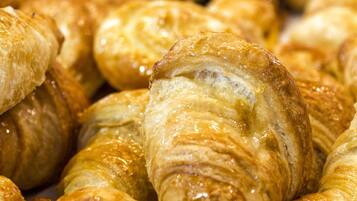 Frühstücksbuffet unter der Woche (9 EUR pro Person)