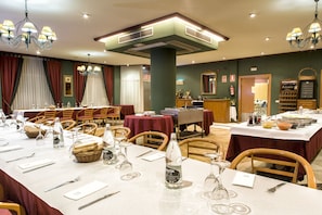 Lunch and dinner served, local cuisine