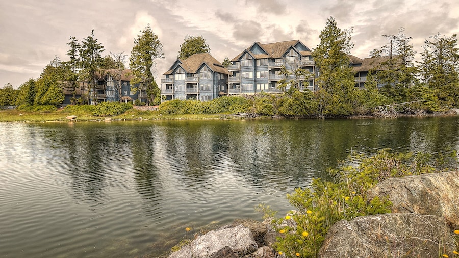 Waters Edge Shoreside Suites
