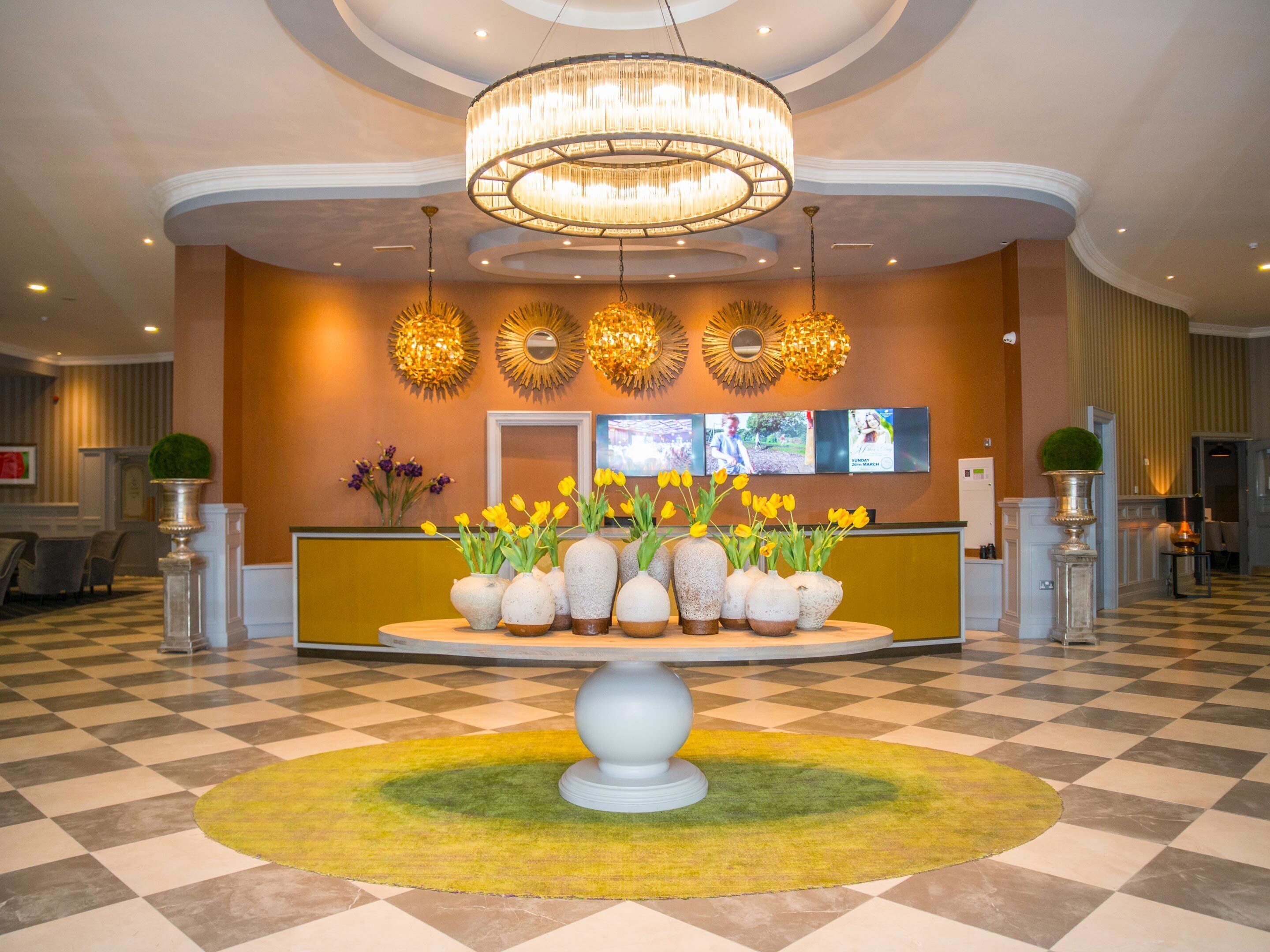 serves lunch and dinner