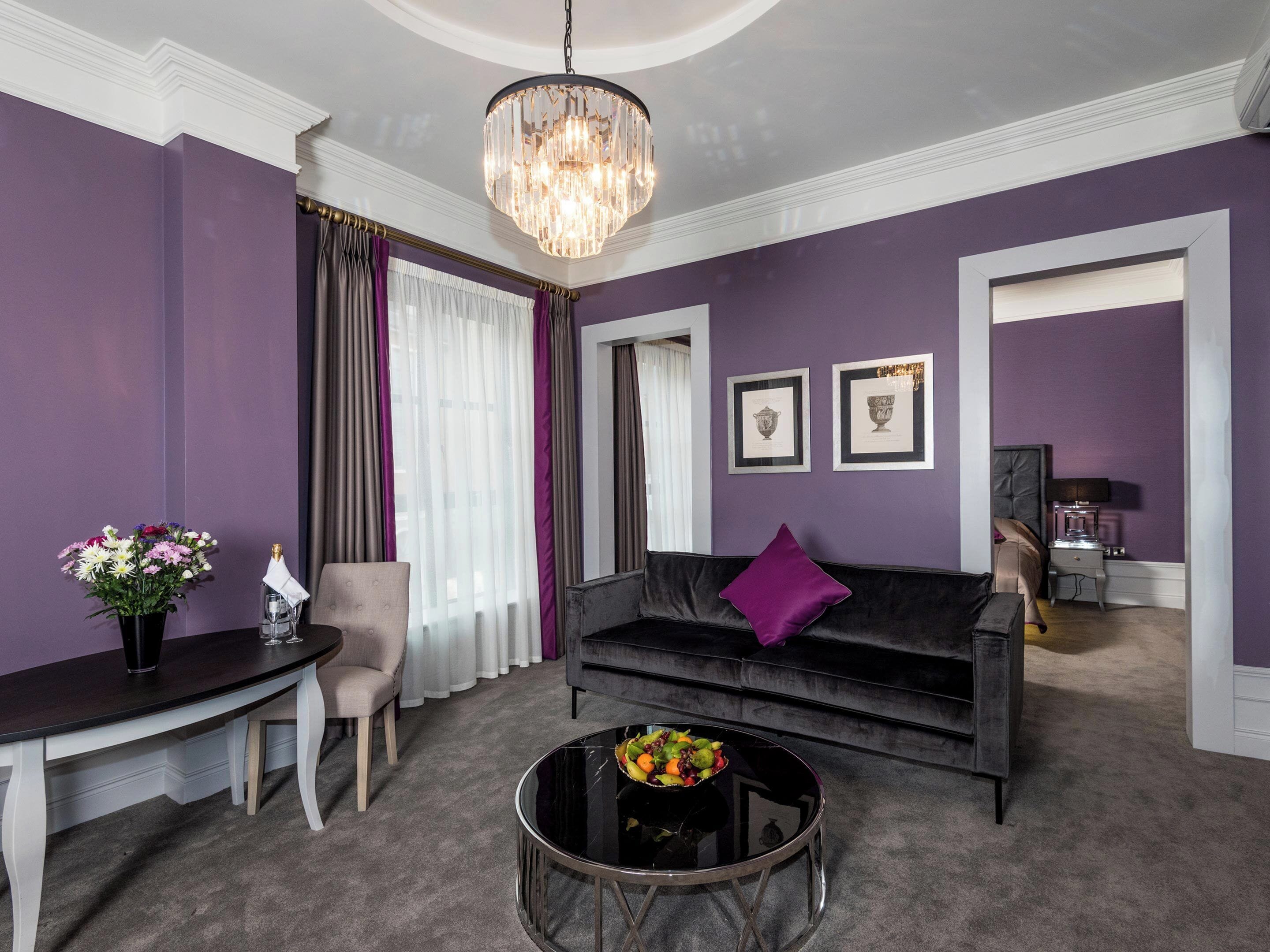 Caja de seguridad en la habitación y escritorio 