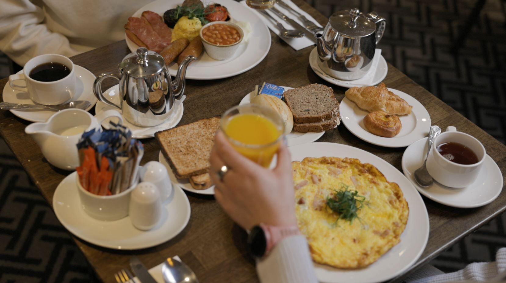 daily full breakfast (eur 15 per person)