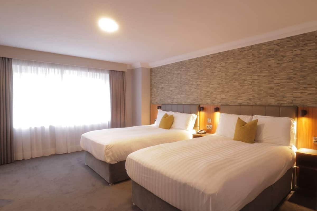 classic twin room | desk, laptop workspace, iron/ironing board, free cots/infant beds