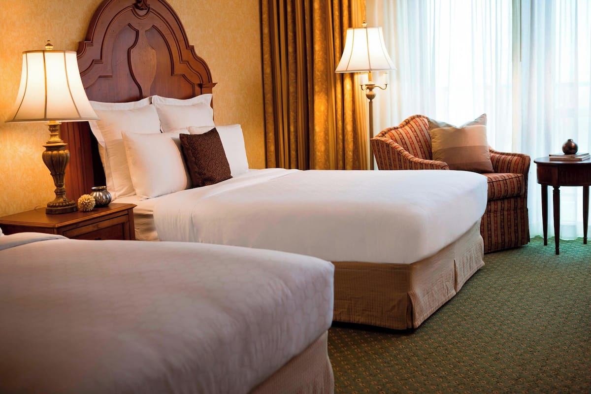 Suite, 1 Bedroom | Hypo-allergenic bedding, pillowtop beds, in-room safe, desk