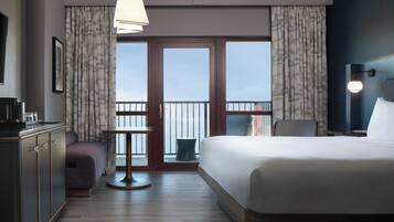 Hypo-allergenic bedding, pillowtop beds, in-room safe, desk