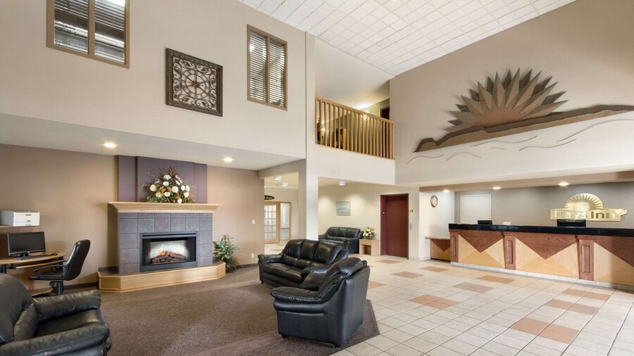 Days Inn & Suites by Wyndham Thunder Bay