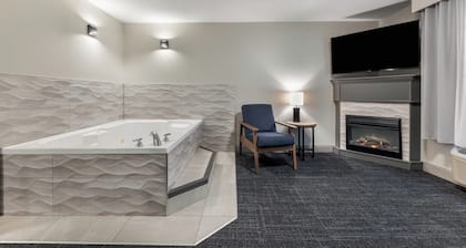 Days Inn & Suites by Wyndham Thunder Bay