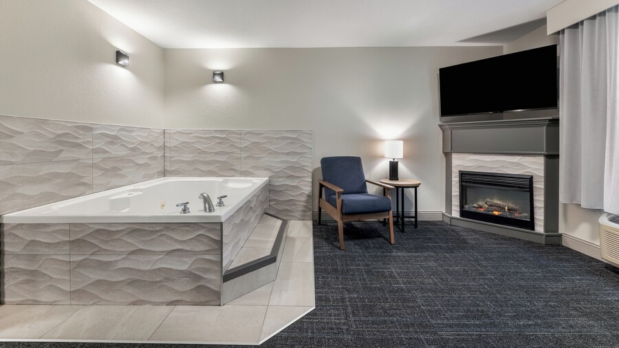 Days Inn & Suites by Wyndham Thunder Bay