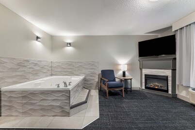 Days Inn & Suites by Wyndham Thunder Bay