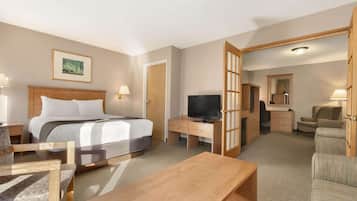 Family Suite, 1 King Bed with Sofa bed, Non Smoking | Premium bedding, laptop workspace, iron/ironing board, free WiFi