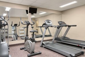 Fitness facility - Days Inn & Suites by Wyndham Thunder Bay (Thunder Bay)