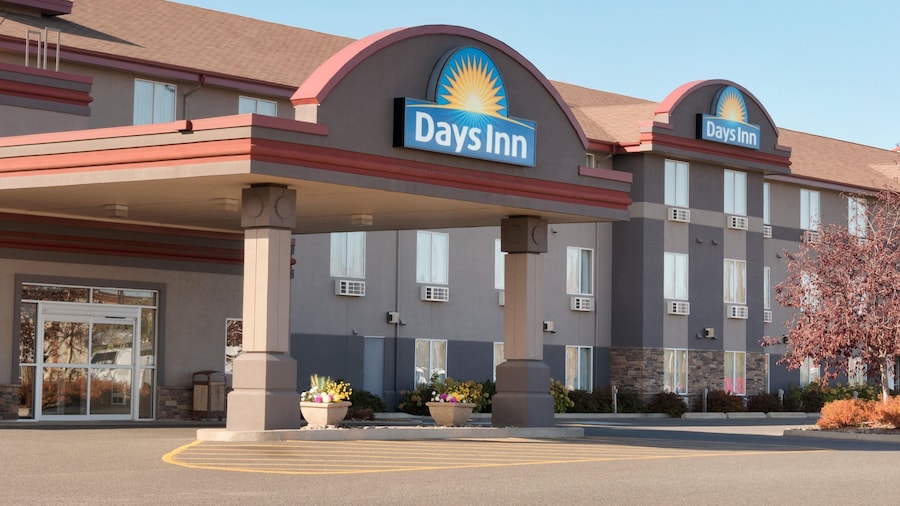 Days Inn & Suites by Wyndham Thunder Bay