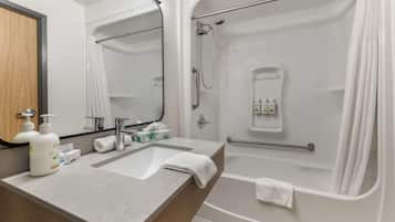 Business Room, 1 King Bed, Non Smoking | Bathroom | Combined shower/tub, free toiletries, hair dryer, towels