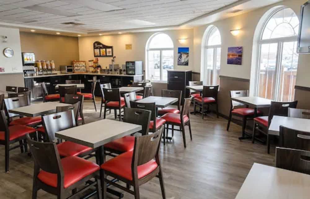 Days Inn & Suites by Wyndham Thunder Bay by null