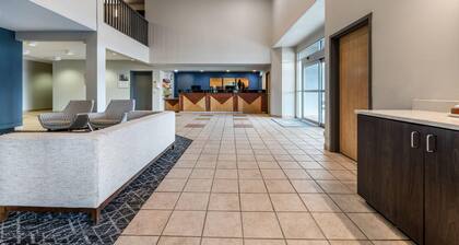 Days Inn & Suites by Wyndham Thunder Bay