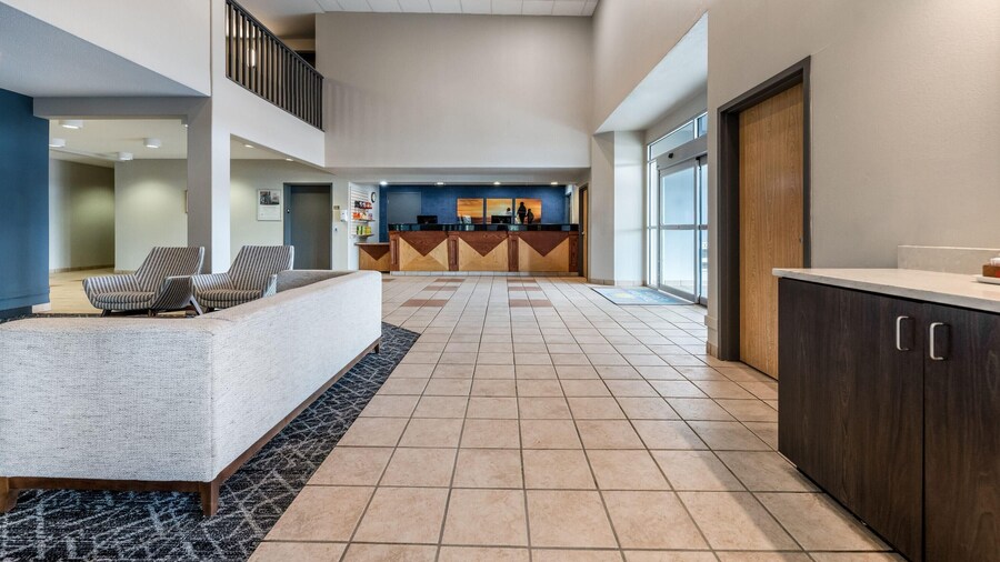 Days Inn & Suites by Wyndham Thunder Bay