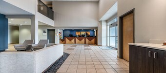 Days Inn & Suites by Wyndham Thunder Bay