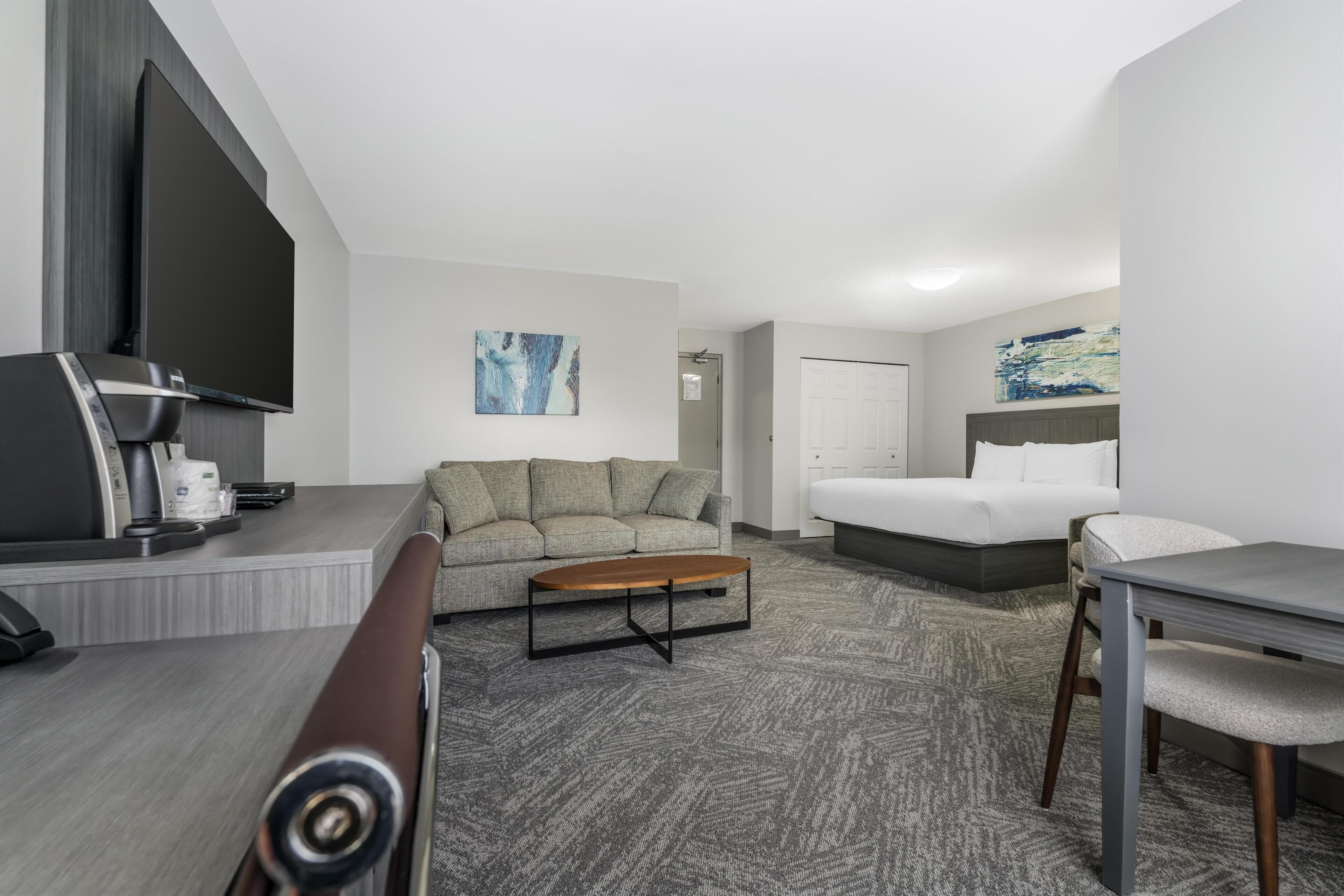 standard room, 1 king bed, non smoking (with single sofabed;larger room) | 1 bedroom, premium bedding, down duvets, desk