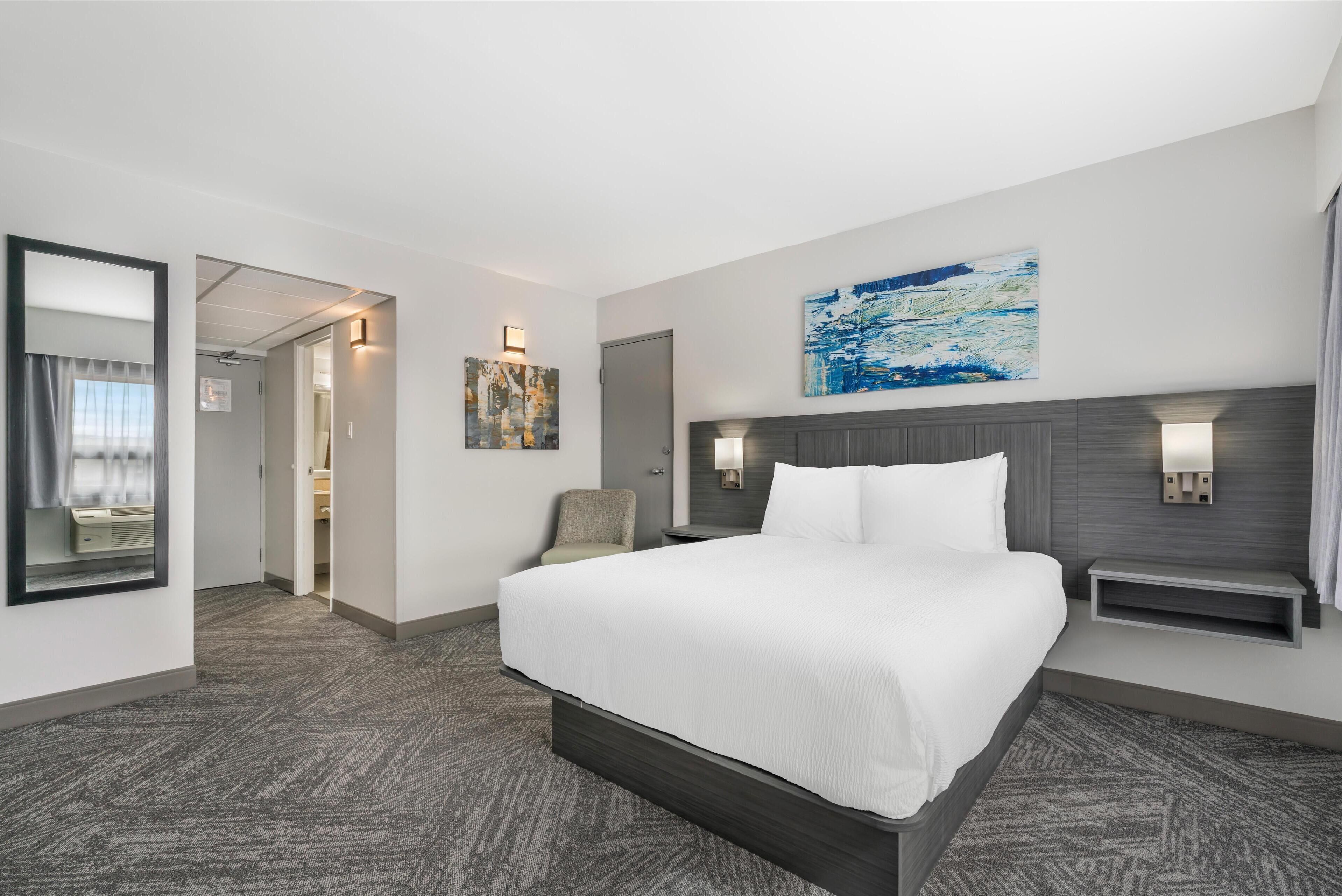 standard room, 1 queen bed, non smoking | 1 bedroom, premium bedding, down duvets, desk