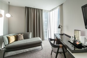 Minibar, desk, laptop workspace, iron/ironing board - Clarion Hotel Stockholm (Stockholm)