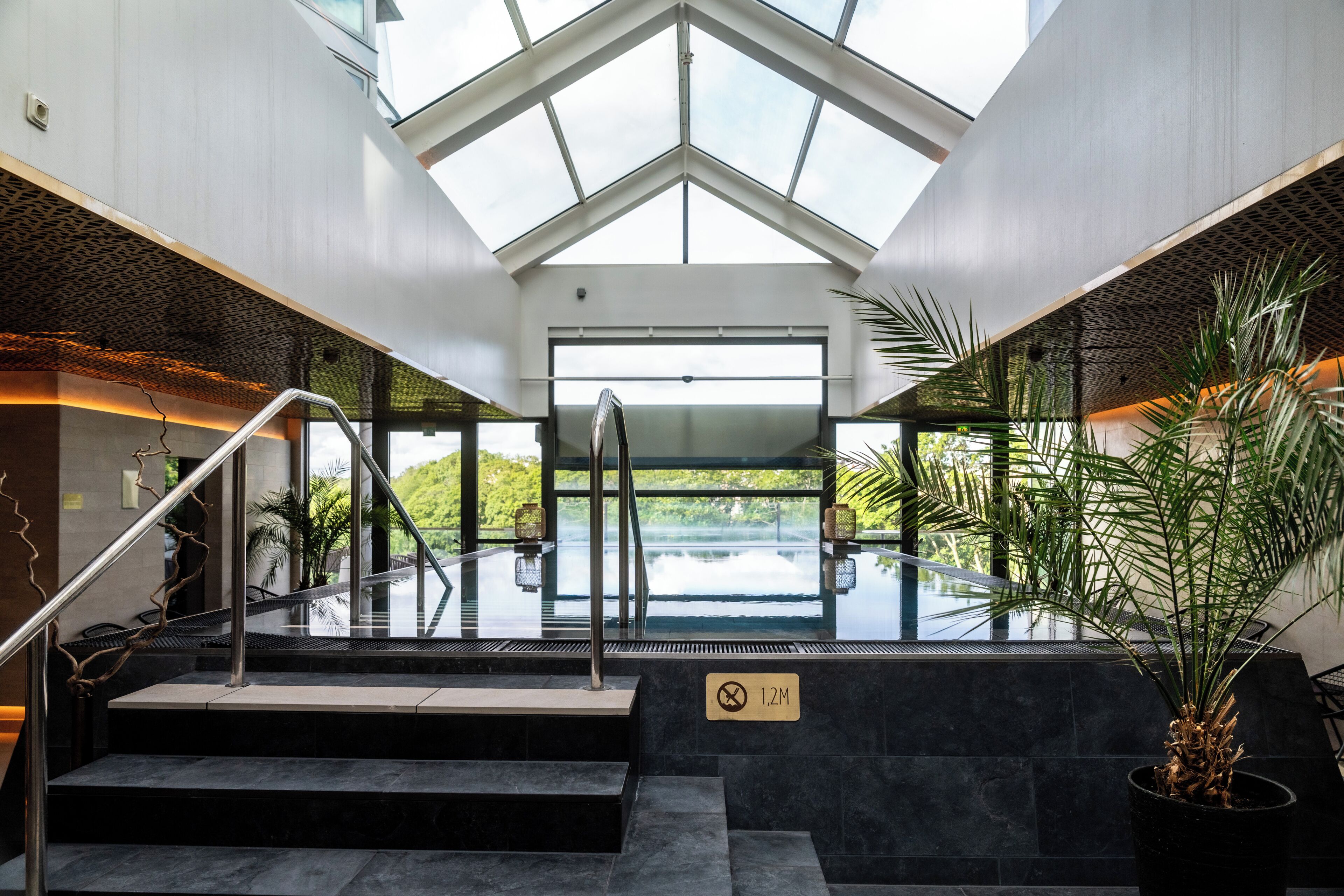 Salas de tratamiento para parejas, un sauna, baño turco