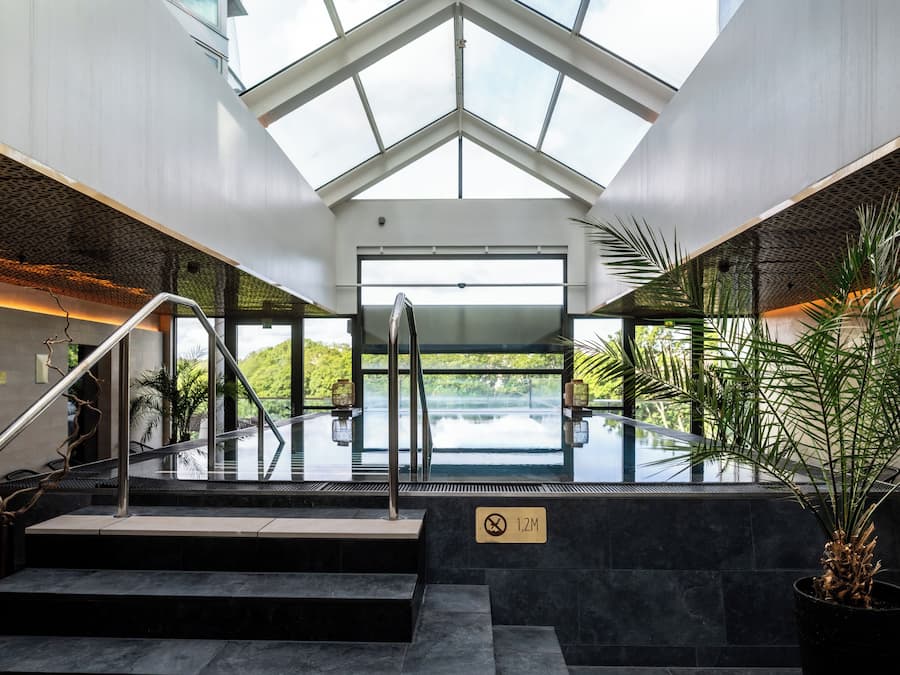 Couples treatment rooms, sauna, steam room, body treatments