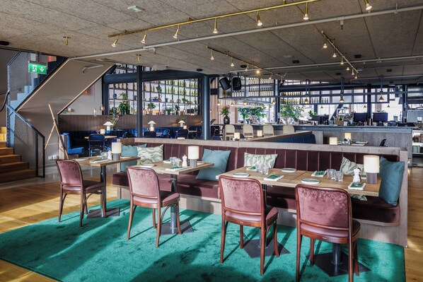 Lunch, dinner served; Modern European cuisine, alfresco dining 