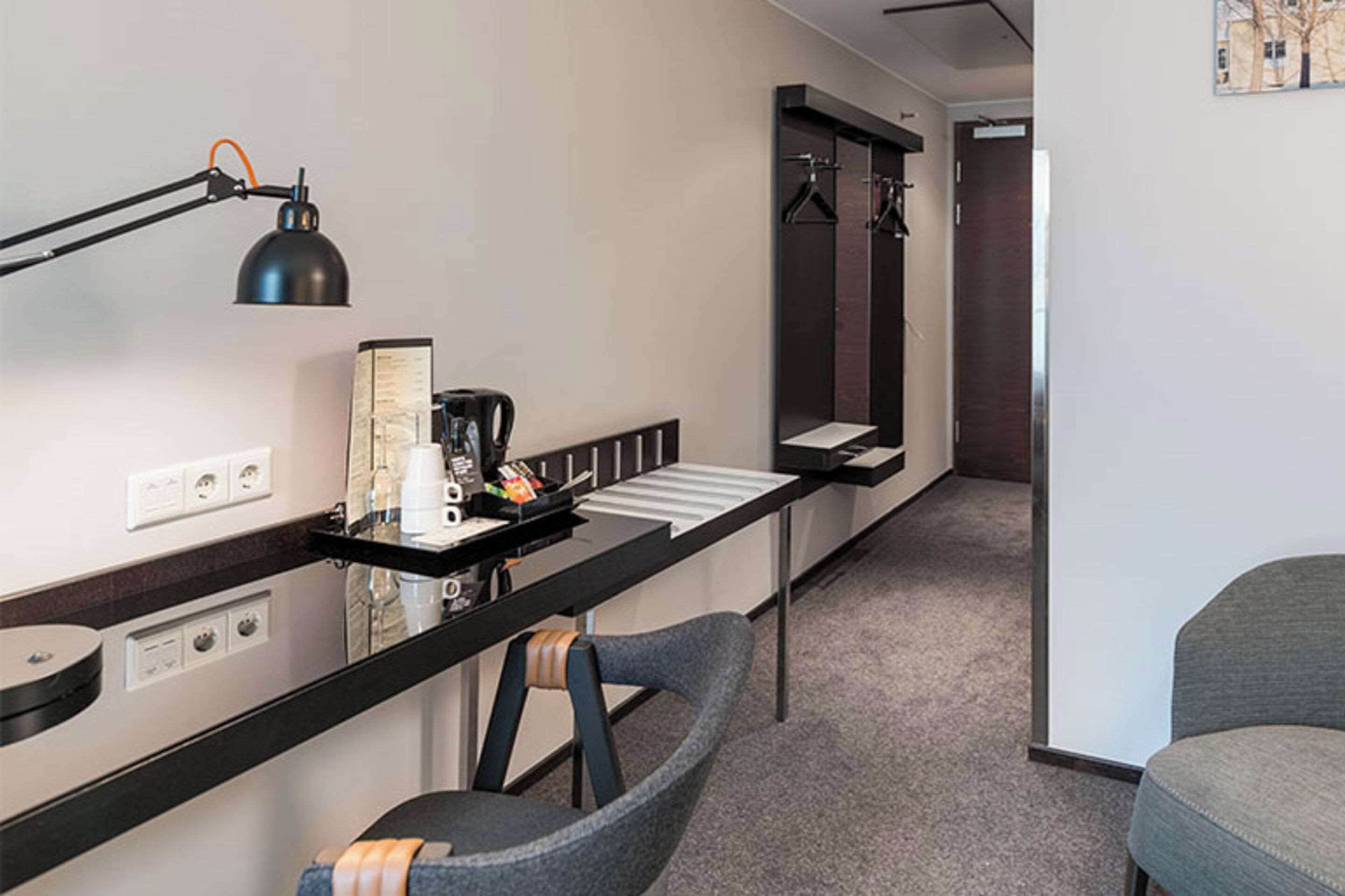 compact double room | 1 bedroom, minibar, desk, laptop workspace