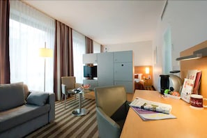 Privilege, Chambre, 1 lit double et 1 canapé-lit | Literie hypoallergénique, coffres-forts dans les chambres, bureau