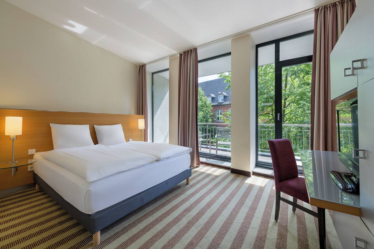Superior Room, 1 Double Bed | 1 bedroom, hypo-allergenic bedding, in-room safe, desk