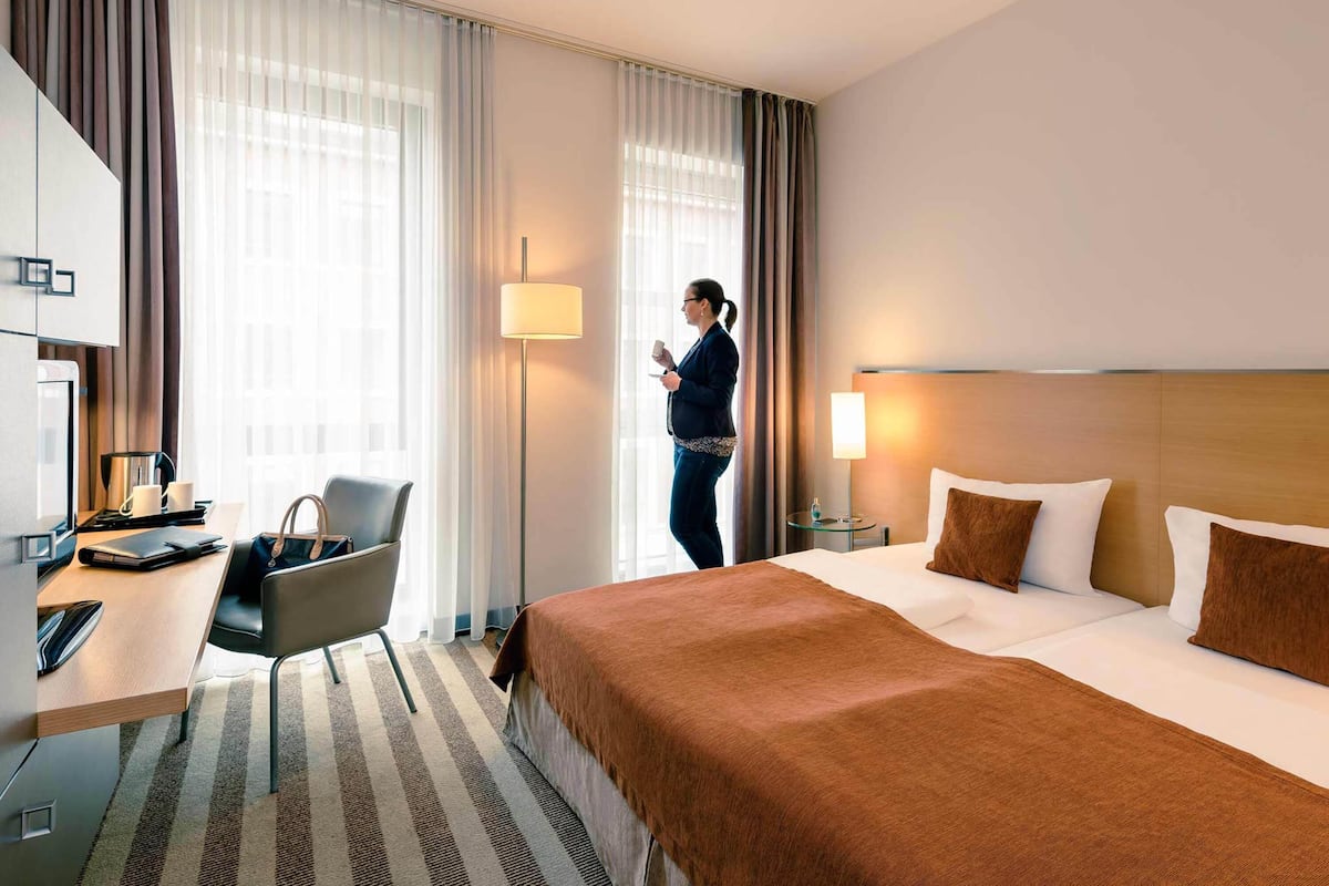 Standard Room, 1 Double Bed | Hypo-allergenic bedding available, in-room safe, desk, blackout drapes