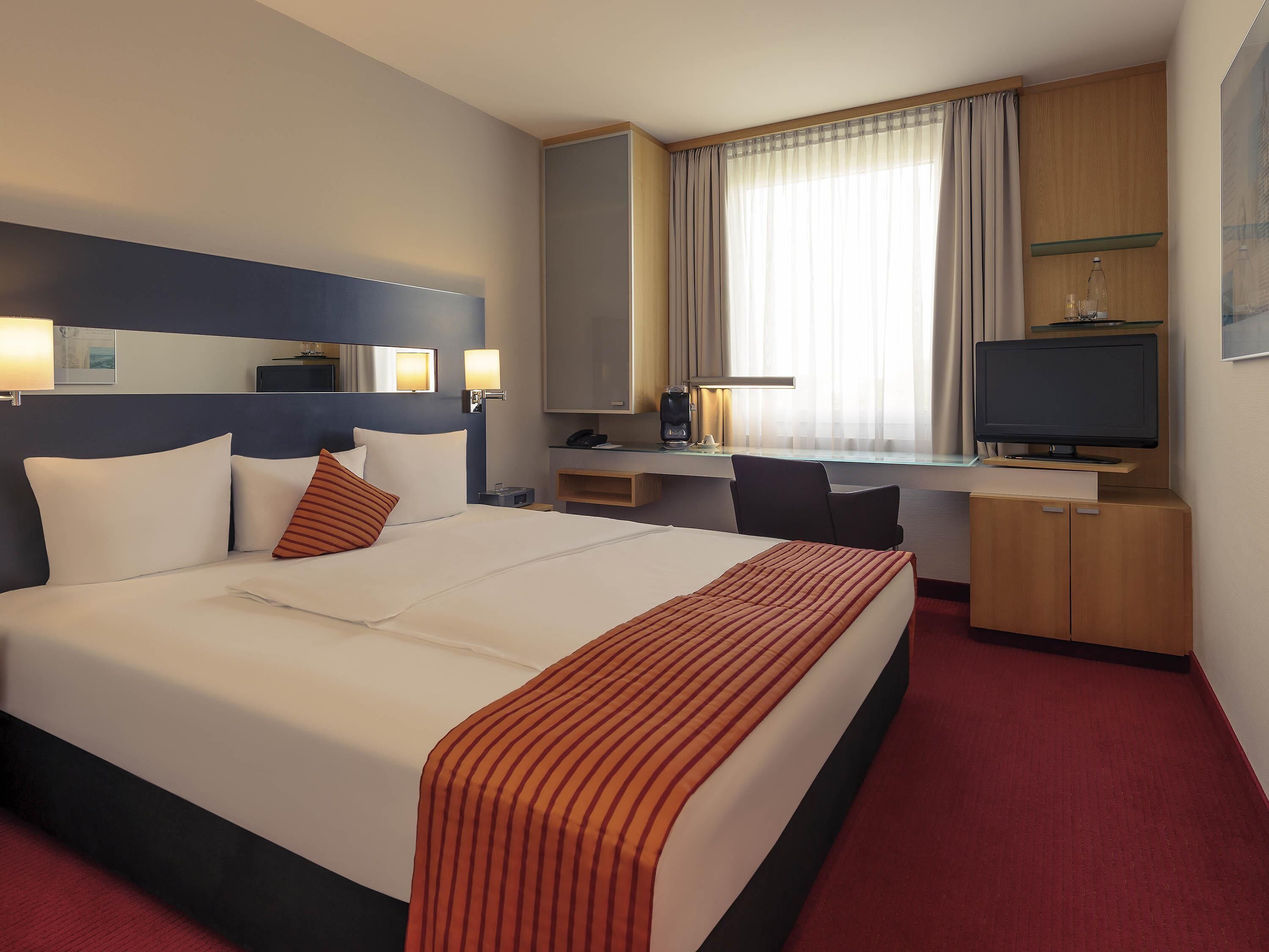 Literie hypoallergénique, coffres-forts dans les chambres, bureau