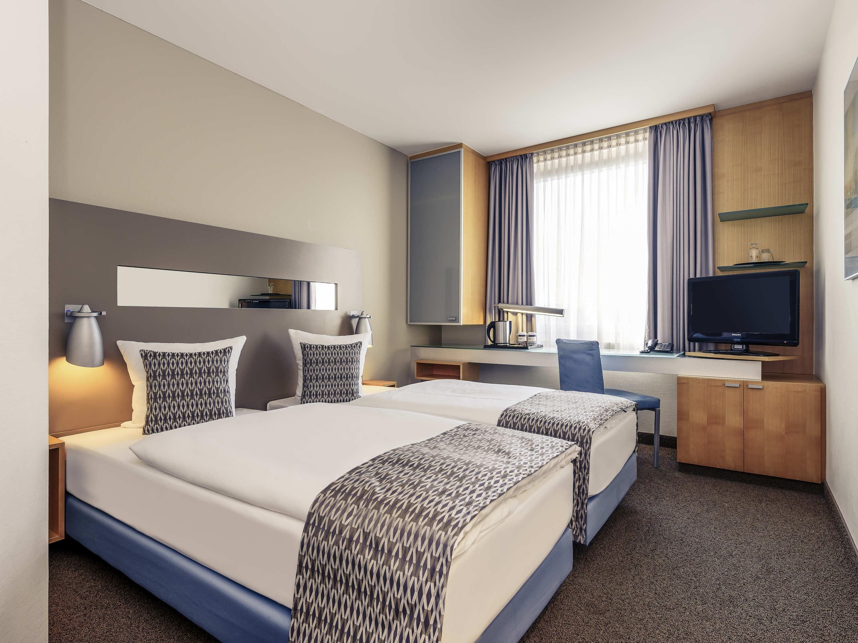 Literie hypoallergénique, coffres-forts dans les chambres, bureau