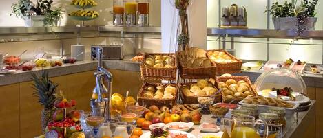 Buffet breakfast on weekdays (EUR 23 per person)