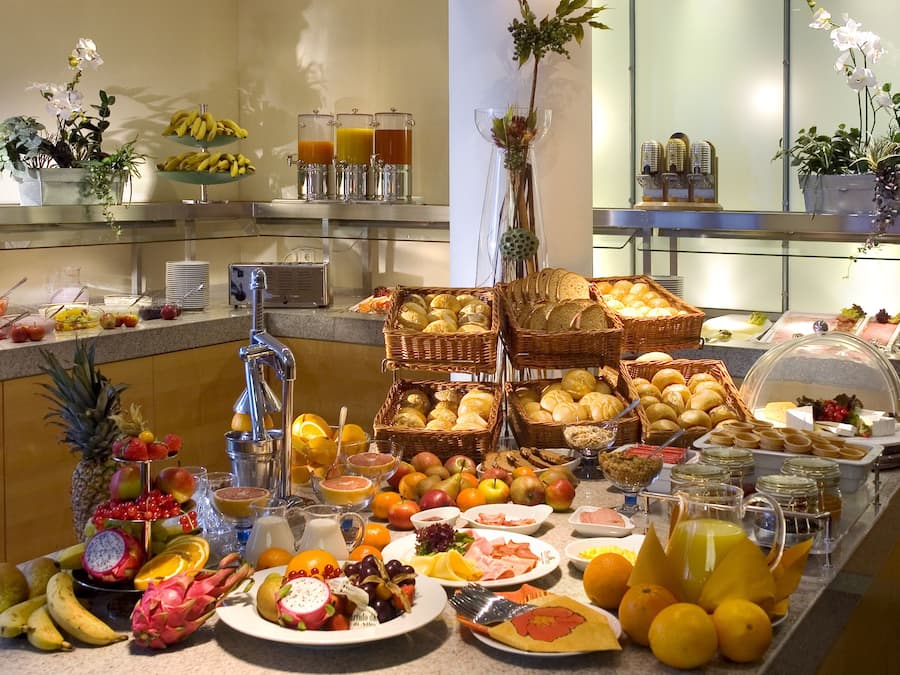 Buffet breakfast on weekdays (EUR 23 per person)