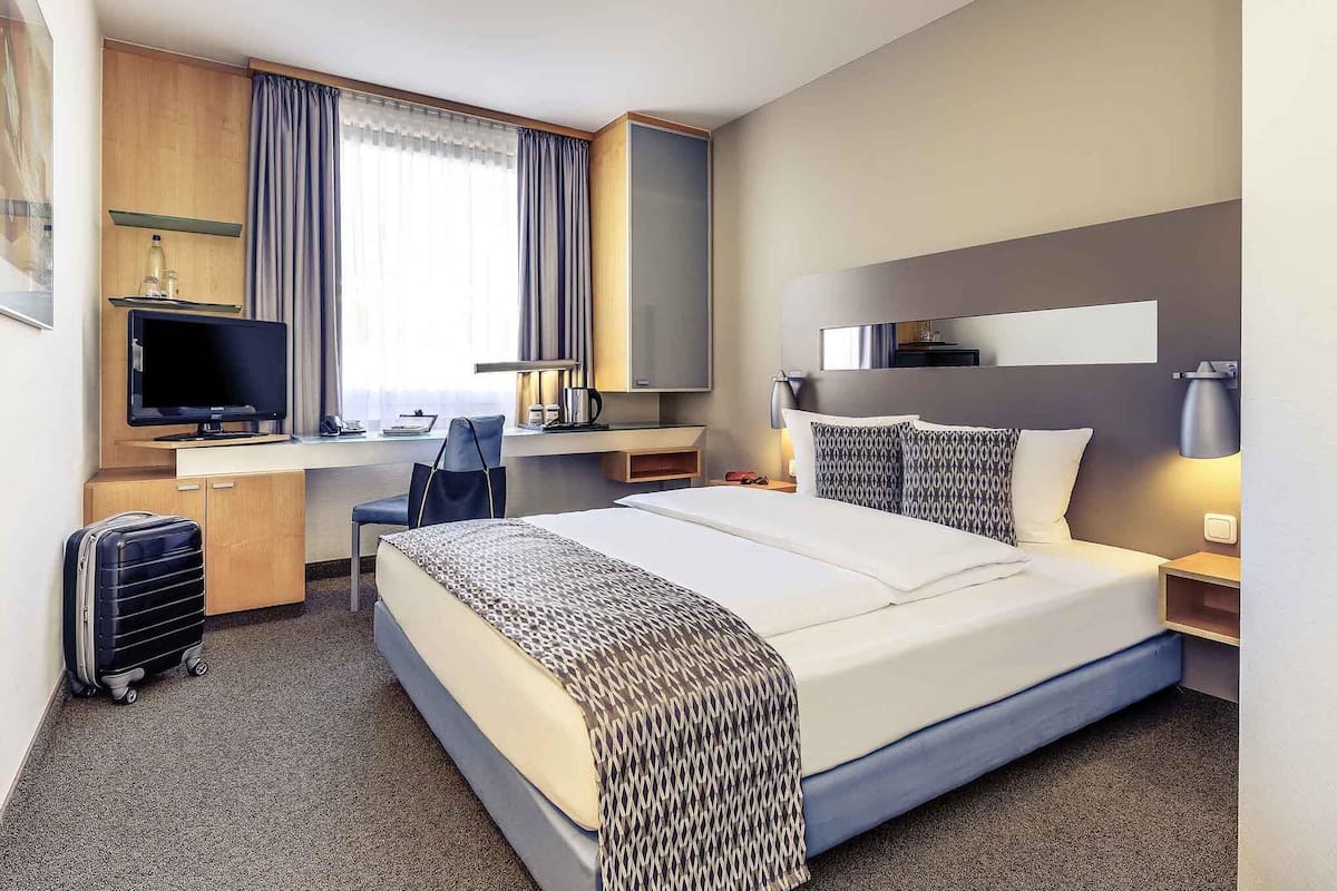Standard Room, 1 Queen Bed