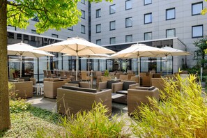 Breakfast, lunch and dinner served - Mercure Hotel Düsseldorf City Nord (Düsseldorf)