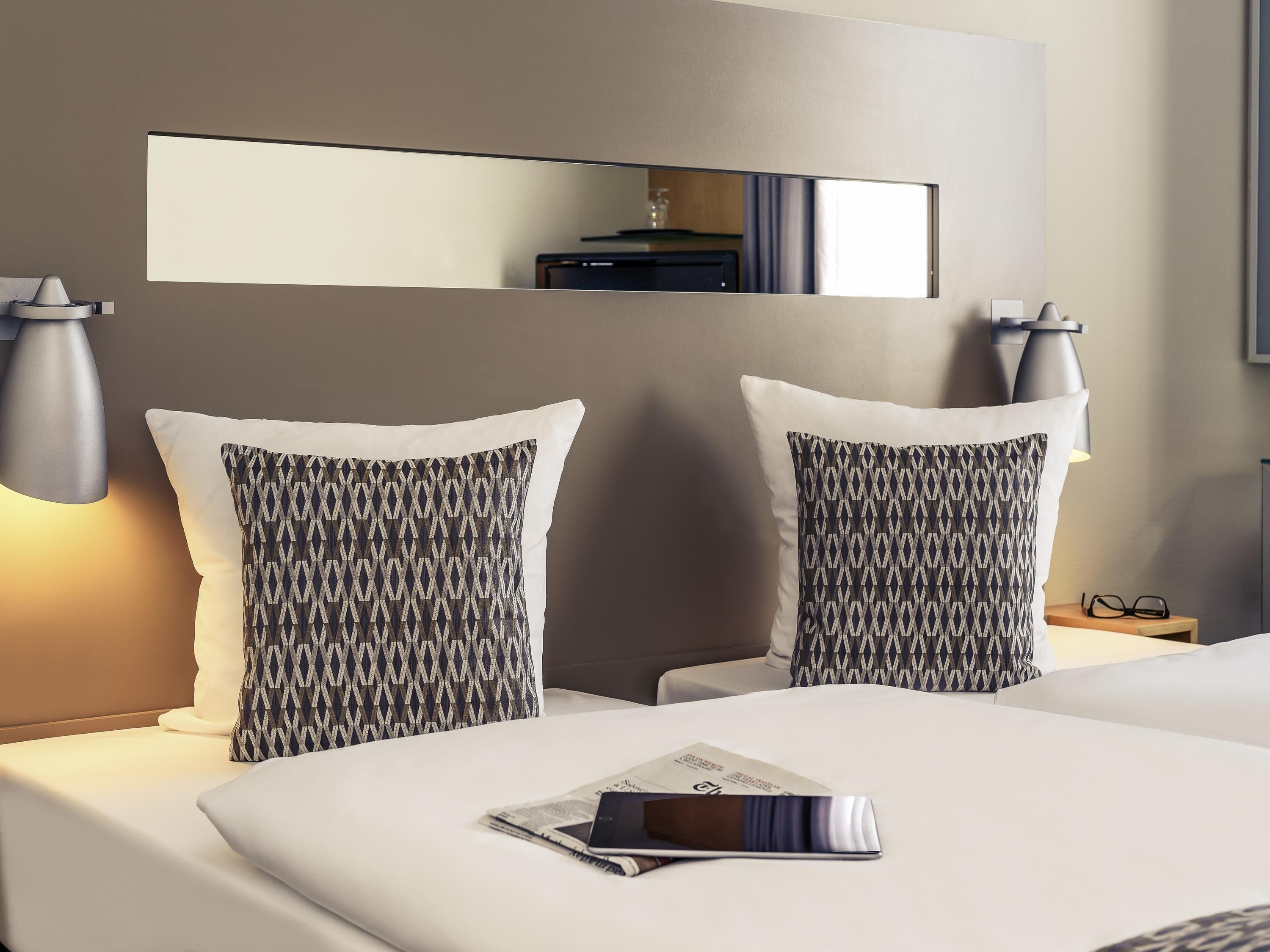 Literie hypoallergénique, coffres-forts dans les chambres, bureau