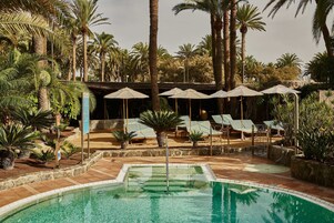 2 piscinas al aire libre