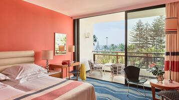 Minibar, safe på rommet, individuelt dekorert og skrivebord