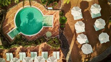 2 piscine all'aperto