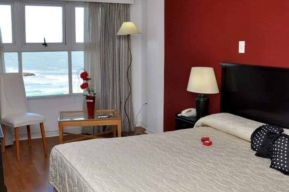 Standard Room, 1 Queen Bed, Ocean View | Minibar, in-room safe, desk, iron/ironing board